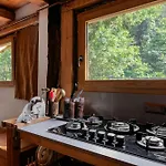 펜션 Natural Riverside Retreat In *