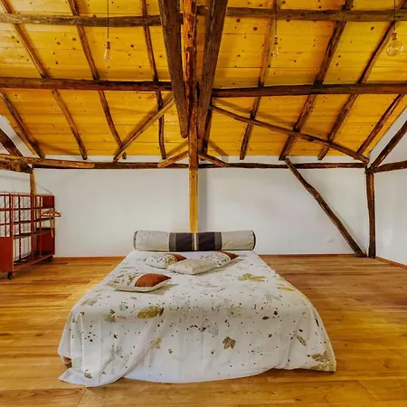 Natural Riverside Retreat In Tiglieto Semesterbostad
