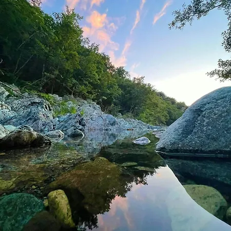 Dom wakacyjny Natural Riverside Retreat In Tiglieto