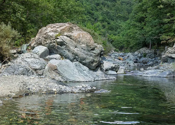 別荘 Natural Riverside Retreat In *