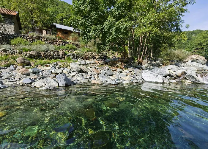 Natural Riverside Retreat In Casa de Férias *